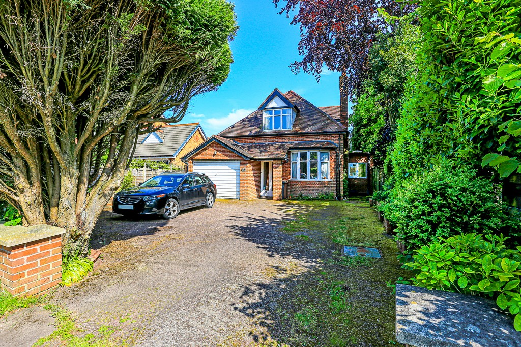 4-bedroom detached house for sale in Whitefields Road, Solihull