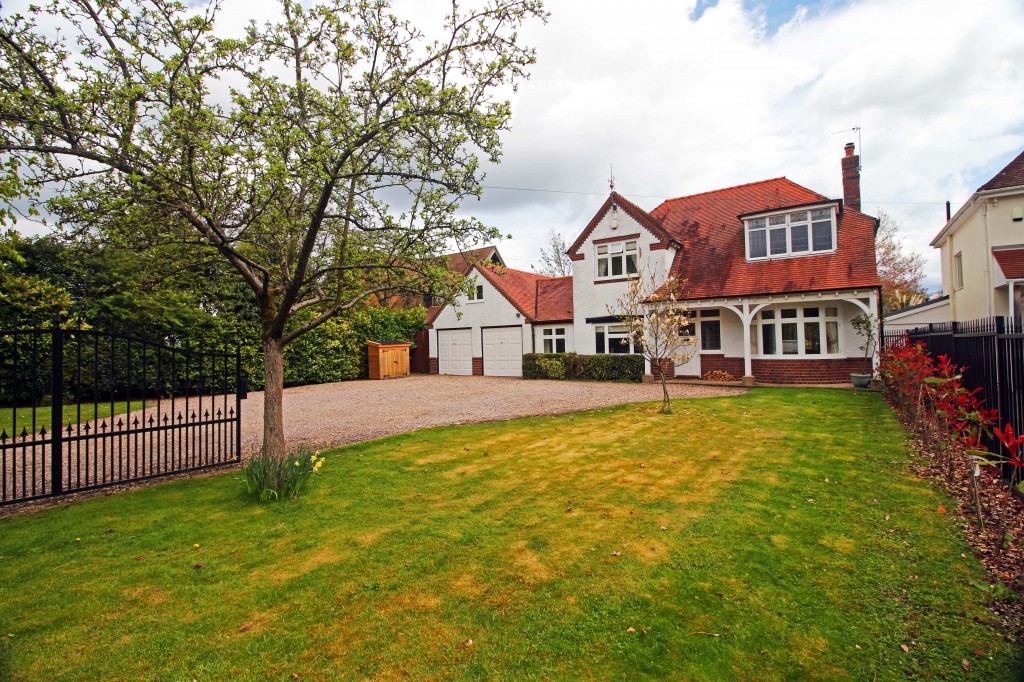 4 Bedroom Detached House For Sale In Stratford Road Hockley Heath