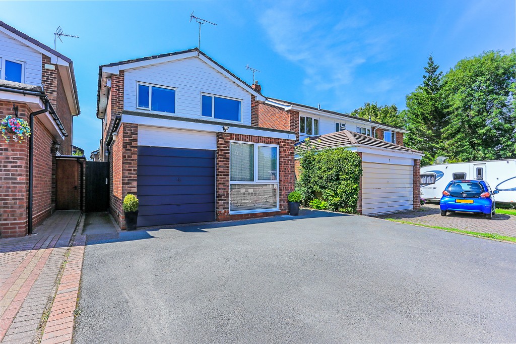 3bedroom detached house for sale in Debden Close, Dorridge, Solihull