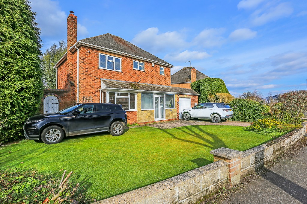 3bedroom detached house for sale in Woodchester Road, Dorridge, Solihull